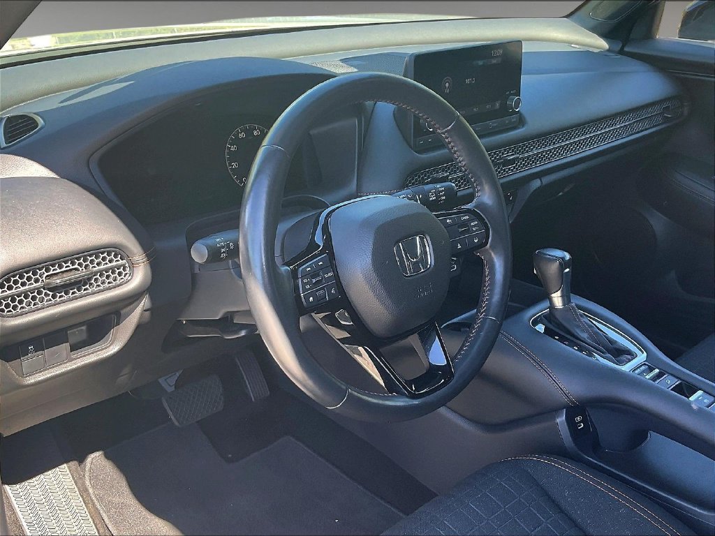 Used 2025 Honda HR-V Sport image 8