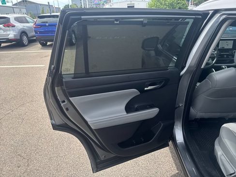 Used 2026 Toyota Highlander XLE AWD/4WD image 38