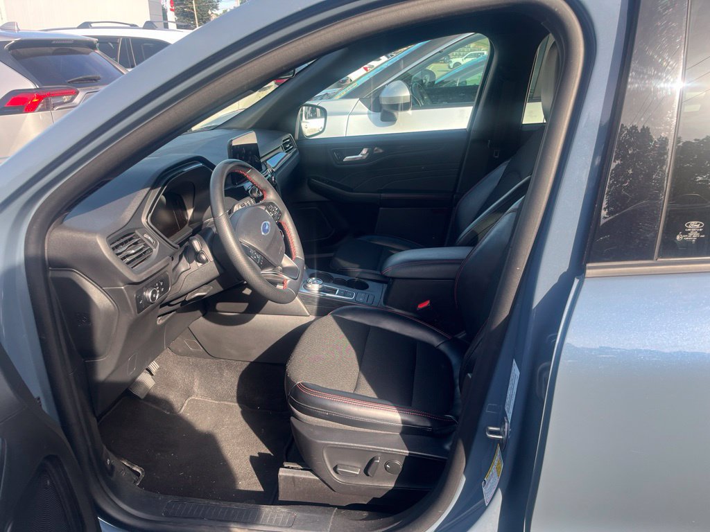 Used 2025 Ford Escape ST-Line Select AWD/4WD image 4