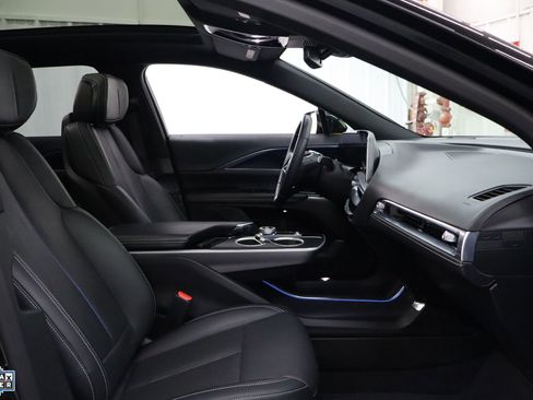 Used 2024 Cadillac Lyriq Sport image 31