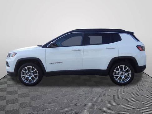 Used 2025 Jeep Compass Limited AWD/4WD image 2