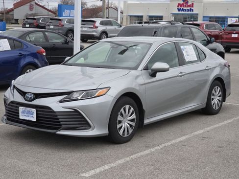Used 2024 Toyota Camry LE image 4