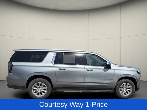 Used 2025 Chevrolet Suburban Premier RWD image 11