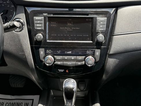 Used 2018 Nissan Rogue SV image 19