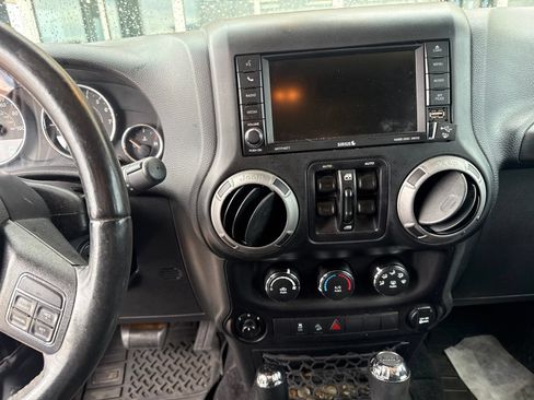 Used 2017 Jeep Wrangler Unlimited Sport w/ Quick Order Package 24S AWD/4WD image 13
