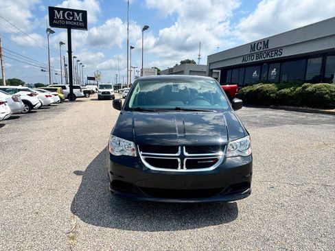 Used 2019 Dodge Grand Caravan SE FWD image 4