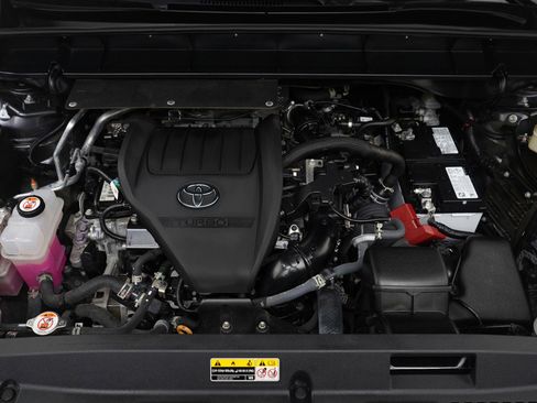 Used 2024 Toyota Highlander XLE image 34