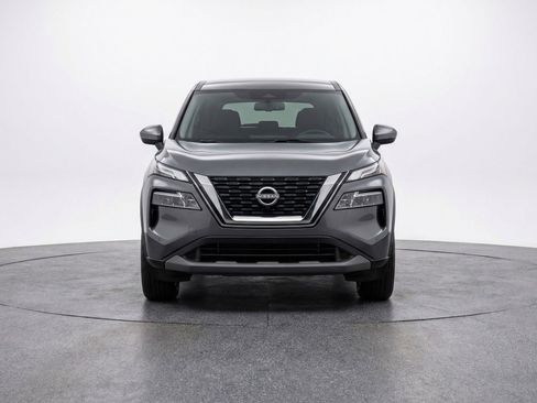 Used 2025 Nissan Rogue SV FWD image 2