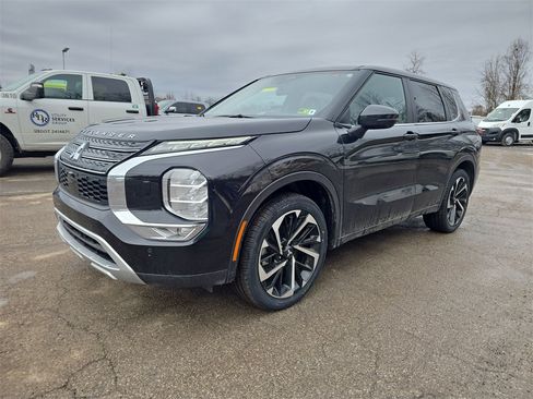 Used 2024 Mitsubishi Outlander SE image 6