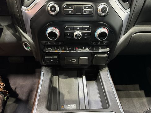 Used 2020 GMC Sierra 1500 SLT w/ SLT Premium Plus Package AWD/4WD image 32