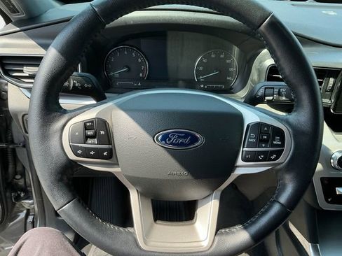 Used 2022 Ford Explorer XLT w/ Equipment Group 202A image 13