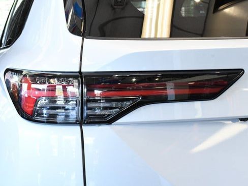 New 2026 Mitsubishi Outlander LE AWD/4WD image 15