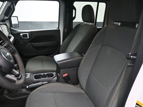 Used 2024 Jeep Wrangler Sport S image 19