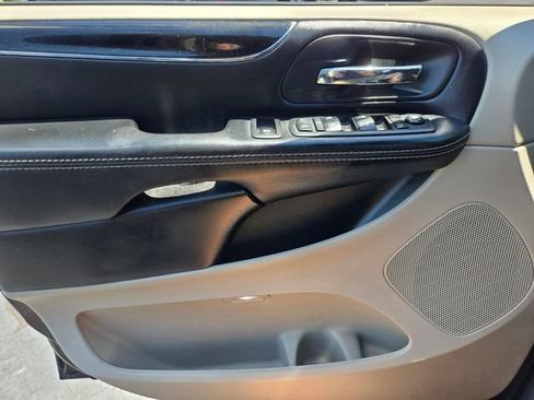 Used 2017 Dodge Grand Caravan SXT FWD image 33