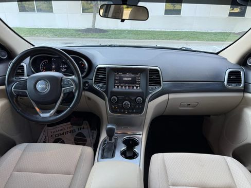 Used 2020 Jeep Grand Cherokee Laredo RWD image 6