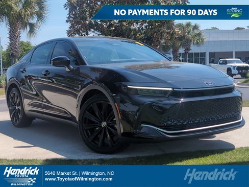 Certified 2025 Toyota Crown Nightshade image 1