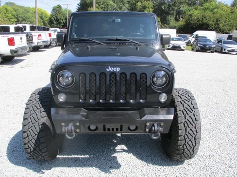 Used 2014 Jeep Wrangler Unlimited Sahara w/ Max Tow Package image 8