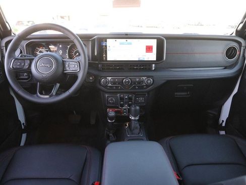 Used 2025 Jeep Wrangler Unlimited Rubicon image 24