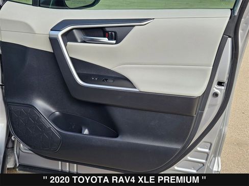 Used 2020 Toyota RAV4 XLE Premium image 30