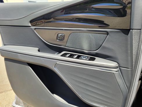 New 2025 Lincoln Nautilus Premier w/ Jet Appearance Package image 9