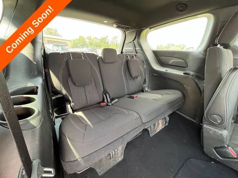 Used 2024 Chrysler Pacifica Touring FWD image 30
