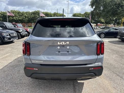 Used 2023 Kia Sorento LX FWD image 7