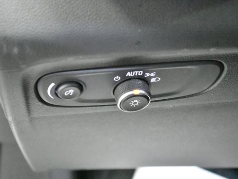 Used 2023 Buick Envision Essence w/ Sport Touring Package image 32