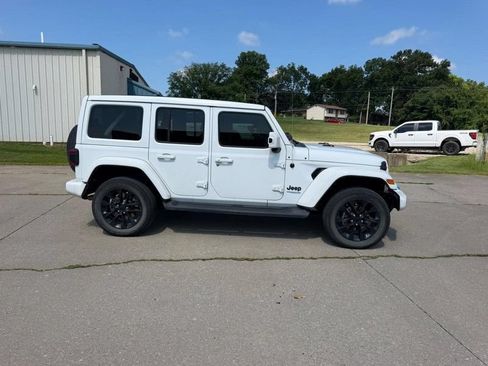 Used 2021 Jeep Wrangler Unlimited Sahara AWD/4WD image 2