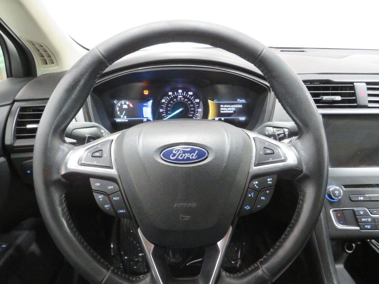 Used 2018 Ford Fusion SE w/ Equipment Group 201A FWD image 15