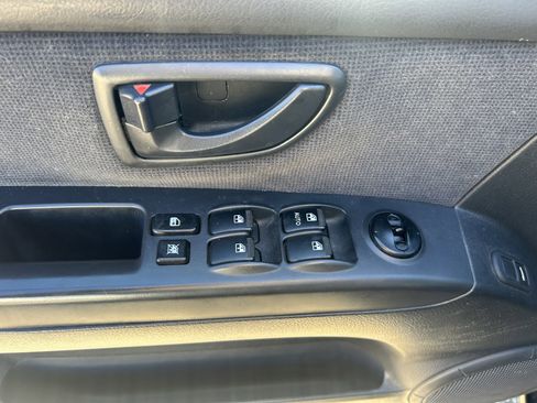 Used 2008 Kia Sorento LX w/ Sport Pkg image 17