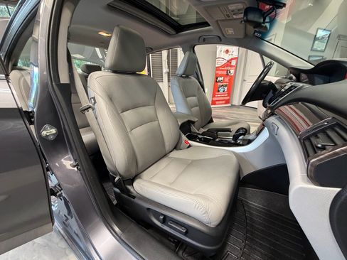 Used 2017 Honda Accord EX-L image 4