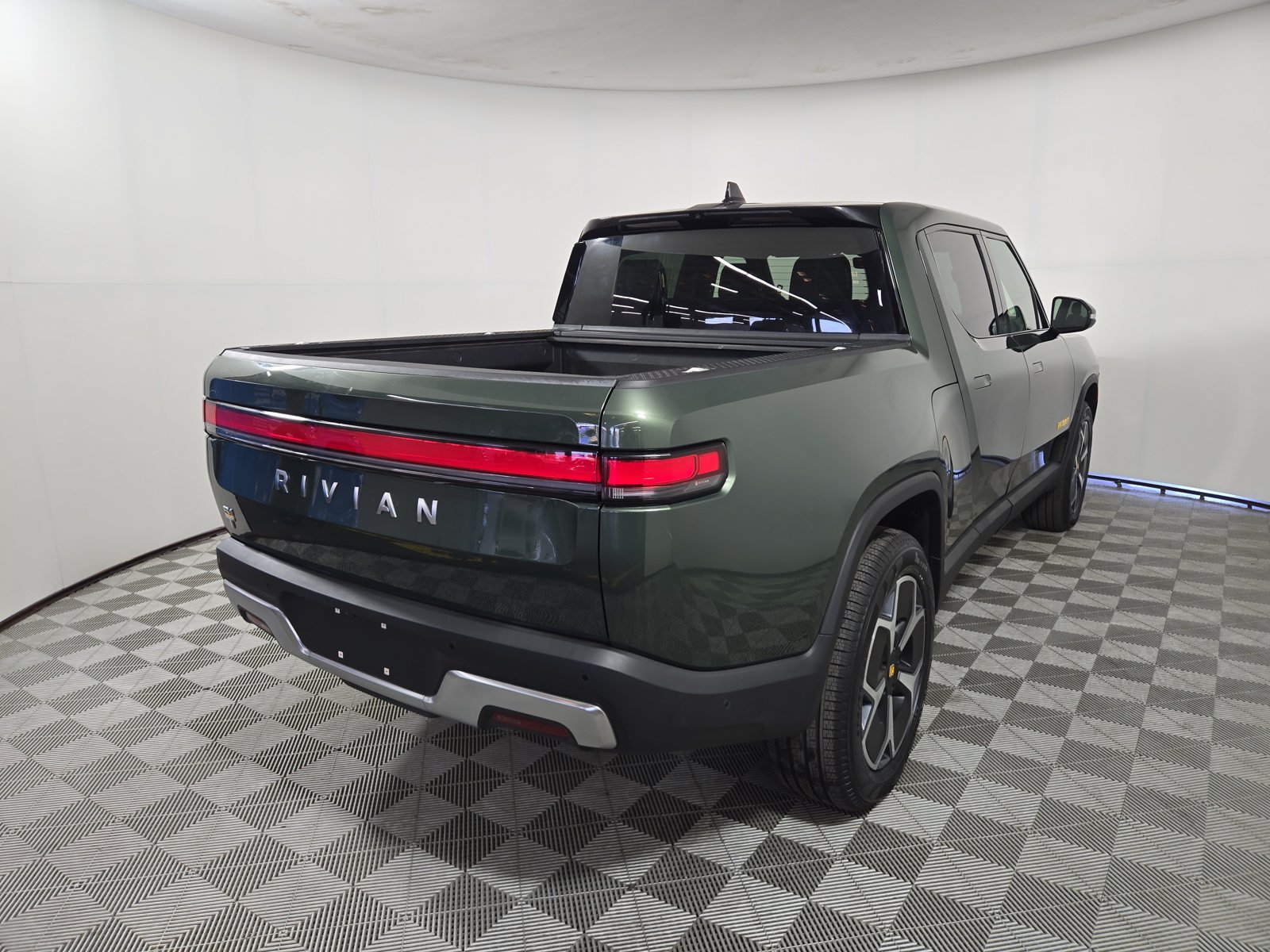 Used 2022 Rivian R1T Adventure AWD/4WD image 5