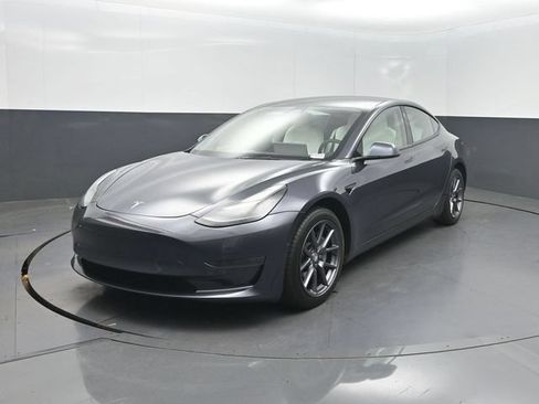 Used 2022 Tesla Model 3 Standard Range RWD image 1
