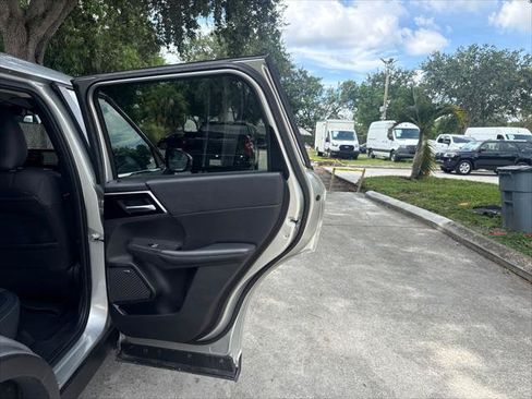 Used 2025 Mitsubishi Outlander SE AWD/4WD image 19