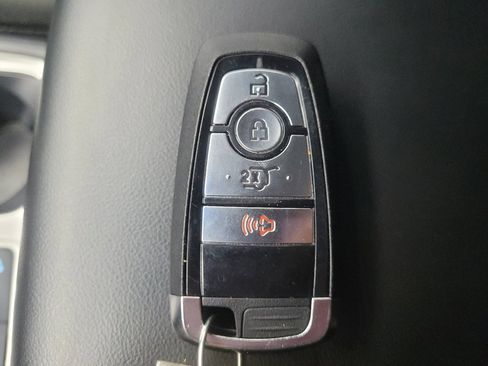 Used 2022 Ford Explorer XLT image 32