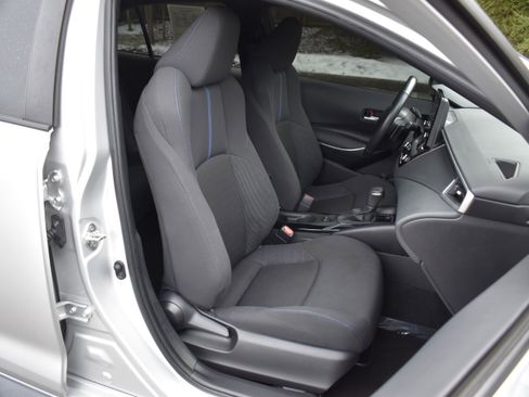 Used 2022 Toyota Corolla SE w/ Carpet Mat Package (TMS) image 24