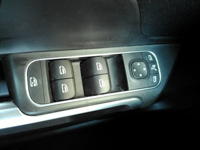 Used 2021 Mercedes-Benz GLB 250 w/ Premium Package image 32