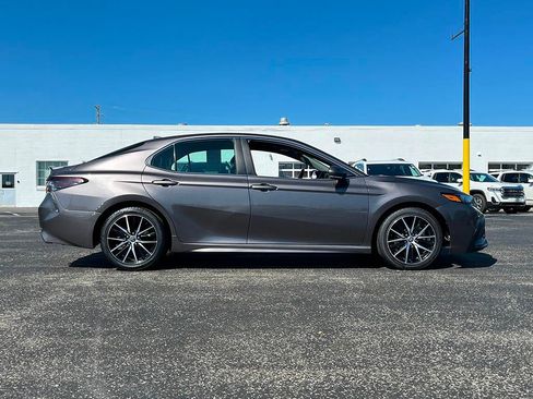 Used 2023 Toyota Camry SE image 10