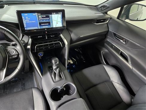 Used 2021 Toyota Venza Limited image 17