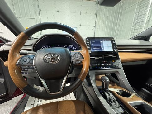 Used 2020 Toyota Avalon Limited image 29