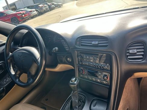 Used 1998 Chevrolet Corvette Convertible w/ Performance Handling Pkg image 29