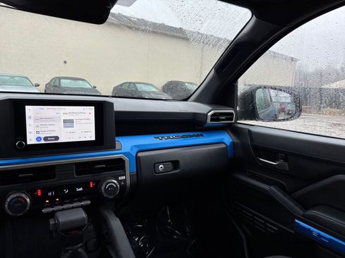 Used 2025 Toyota Tacoma TRD Off-Road image 34