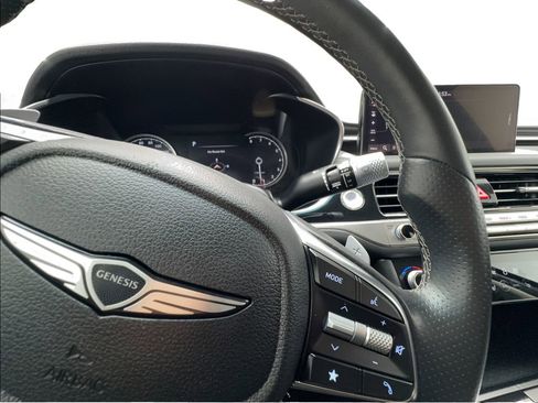 Used 2025 Genesis G70 2.5T RWD image 41