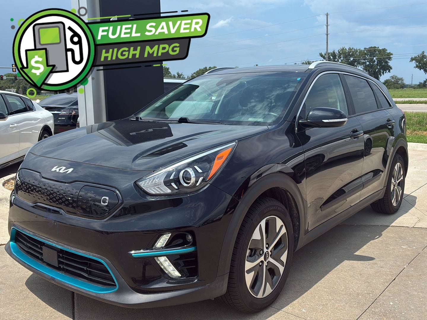 Used 2022 Kia Niro EX Premium w/ Cold Weather Package FWD image 1