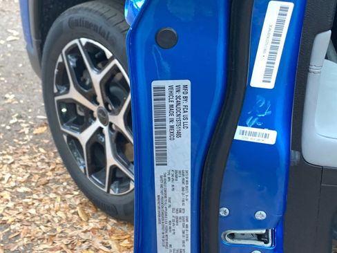 Used 2025 Jeep Compass Limited image 10