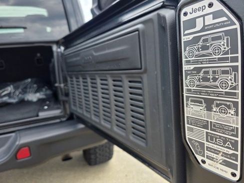 Used 2023 Jeep Wrangler Unlimited Rubicon 4xe w/ Steel Bumper Group AWD/4WD image 19