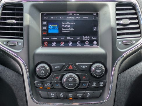 Used 2018 Jeep Grand Cherokee Laredo RWD image 16