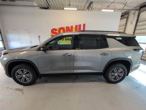 New 2026 Chevrolet Traverse LT image 2