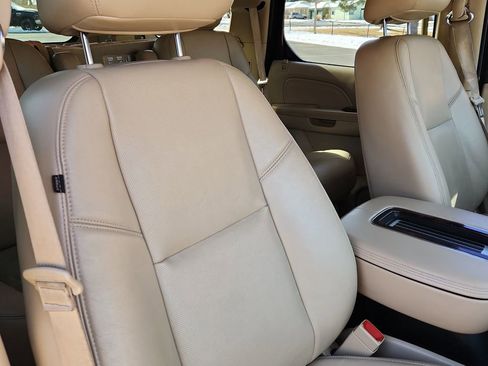 Used 2013 Cadillac Escalade Luxury image 16