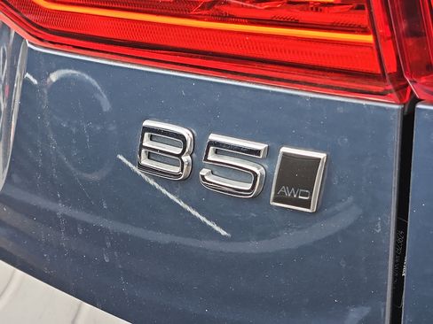 Used 2024 Volvo XC60 B5 Core w/ Protection Package Premier AWD/4WD image 9